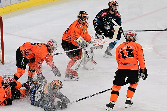 Graham Knott (Steinbach Black Wings Linz), Logan Roe (Steinbach Black Wings Linz) vor Tormann Lars Volden (Graz 99ers) Steinbach Black Wings Linz vs Moser Medical Graz 99ers , Linz AG Eisarena