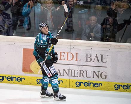 Jonathan D Aversa (EHC Liwest Black Wings Linz) feiert,  EHC Liwest Black Wings Linz vs EC VSV