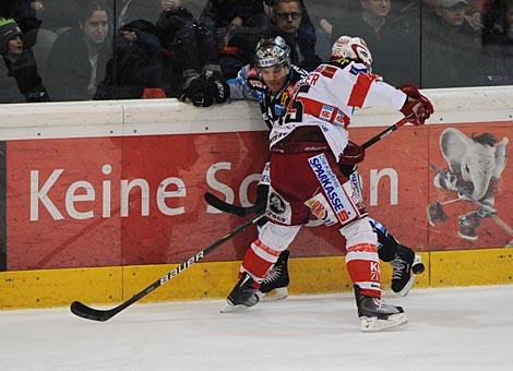 Brad Purdie Liwest Black Wings Linz vs. David Schuller EC KAC