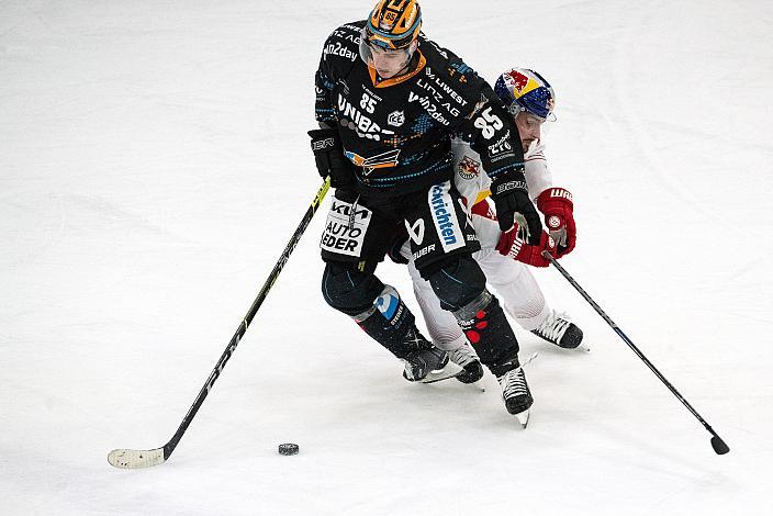 Michael Haga (Steinbach Black Wings Linz), Benjamin Nissner (EC Red Bull Salzburg)  Steinbach Black Wings Linz vs EC Red Bull Salzburg. Runde 32, ICE Hockey League, Steinbach Black Wings Linz, Linz AG Eisarena 