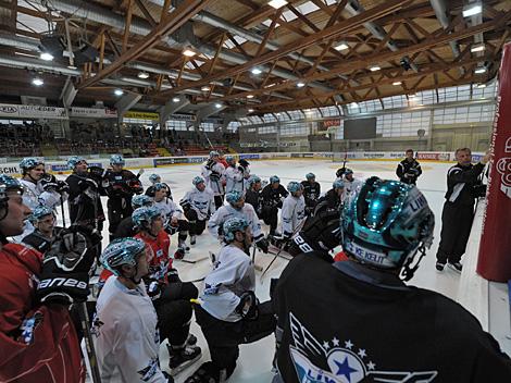 Trainer Rob Daum, leitet das erste Training der Linzer, Liwest Black Wings 2012/2013