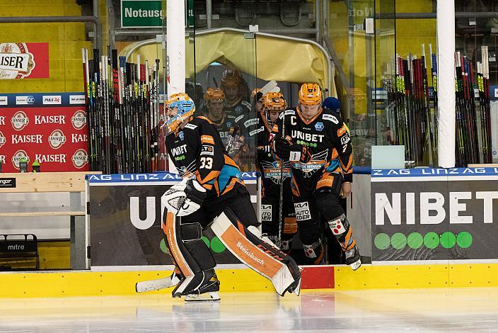 Tormann Thomas Höneckl (Steinbach Black Wings Linz), Brian Lebler (Steinbach Black Wings Linz)  Steinbach Black Wings Linz vs EC KAC, bet-at-home ICE Hockey League