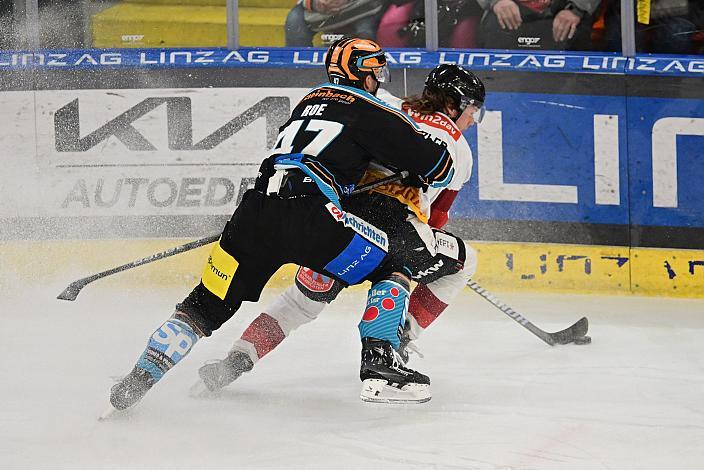 Logan Roe (Steinbach Black Wings Linz), Julian Metzler (Pioneers Vorarlberg) Win2Day ICE Hockey League,  Steinbach Black Wings Linz vs Pioneers Vorarlberg,  Linz AG Eisarena 