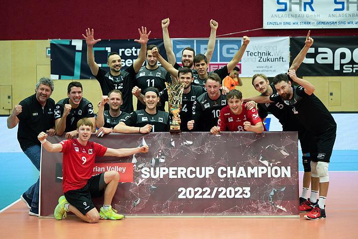 Das Raiffeisen Waldviertel Volleyball Team feiert den Supercup Sieg, VCA Amstetten Niederösterreich vs Raiffeisen Waldviertel Volleyball Team, Volleyball Supercup