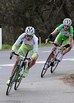 Der spaetere Sieger Matej Marin, Team Perutnina Ptuj vor Christoph Sokoll, TEam Arboe Wels Gourmetfein