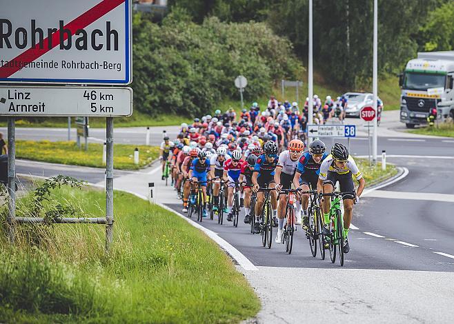 Das Feld in Rohrbach 2. Etappe Rohrbach - Rohrbach Oberoesterreich Juniorenrundfahrt (2.1)