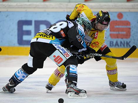 Mike Ouellette, Linz und Benoit Gratton, Vienna Capitals, UPC Vienna Capitals vs EHC Liwest Black Wings, Play Off -Viertelfinale, Spiel 2