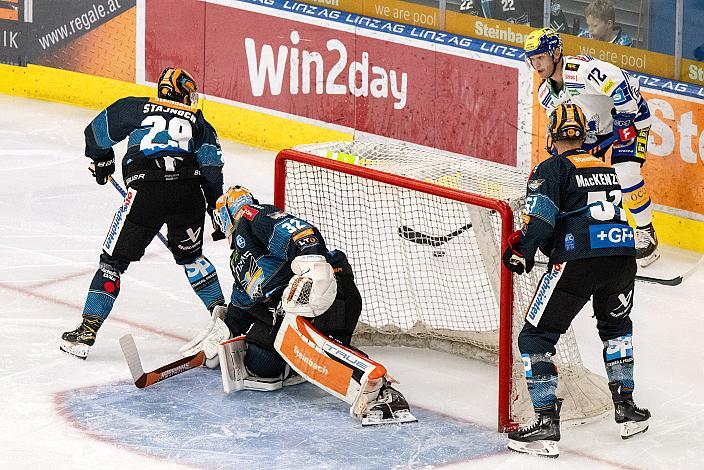 Martin Stajnoch (Steinbach Black Wings),  Tormann Rasmus Tirronen (Steinbach Black Wings Linz), John Hughes (EC iDM Wärmepumpen VSV), Matt MacKenzie (Steinbach Black Wings Linz) Steinbach Black Wings Linz vs EC IDM Wärmepumpen VSV, 2. Runde ICE Eishockey Liga, Linz AG Eisarena