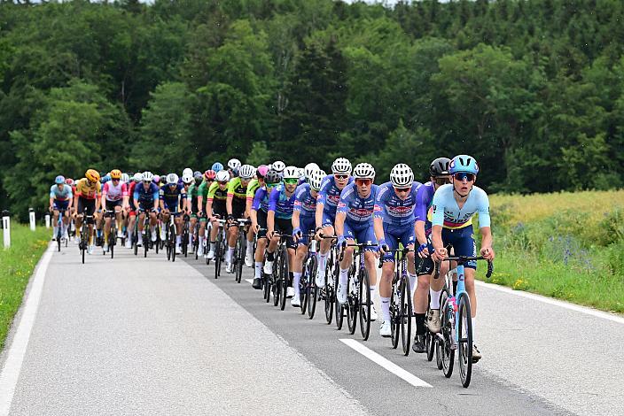 Das Peloton am Weg durch Oberösterreich von St. Florian zur  Höss, Hinterstoder , 14. Int. Raiffeisen OÖ-Radrundfahrt UCI Kat. 2.2
