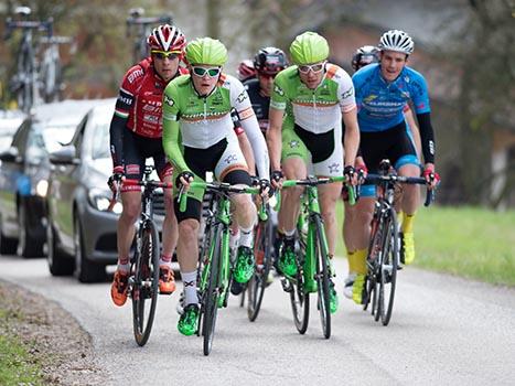 Dominik Hrinkow und Sebastian Baldauf, Hrinkow Advrics Cycleang Team, an der Spitze des Rennes. 54. Int. Kirschbluetenrennen, Wels