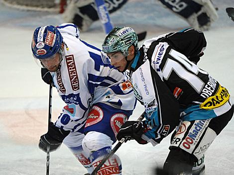 Daniel Oberkofler, Linz und Derek Damon, VSV, EHC Liwest Black Wings Linz vs. EC Rekord Fenster VSV