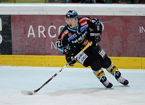 #21 Philipp Lukas, Stuermer, Liwest Black Wings Linz