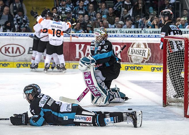 Tormann David Kickert (EHC Liwest Black Wings Linz), Aaron Brocklehurst (EHC Liwest Black Wings Linz)  Spiel 6, EHC Liwest Black Wings Linz - Graz 99ers, Play Offs, Viertelfinale