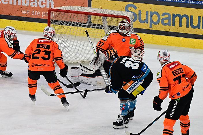 Julian Pusnik (Steinbach Black Wings Linz), Tormann Jonas Gunnarsson (Moser Medical Graz 99ers)  Win2Day ICE Hockey League,  Steinbach Black Wings Linz vs Moser Medical Graz 99ers,  Linz AG Eisarena 