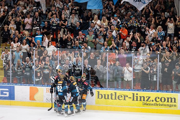 Shawn St.Amant (Steinbach Black Wings Linz) feiert das Tor zum 1 zu 0 Steinbach Black Wings Linz vs EC IDM Wärmepumpen VSV, 2. Runde ICE Eishockey Liga, Linz AG Eisarena