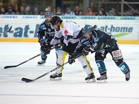 Fabio Hofer, Linz und Guillaume Desbiens, Dornbirn, , EHC Liwest Black Wings Linz vs Dornbirner EC