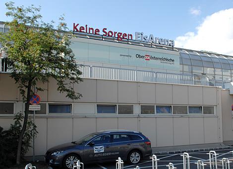 Die Linzer Eishalle mit neuem Namen "Keine Sorgen Eisarena".
Die Linzer Eishalle mit neuem Namen "Keine Sorgen Eisarena".