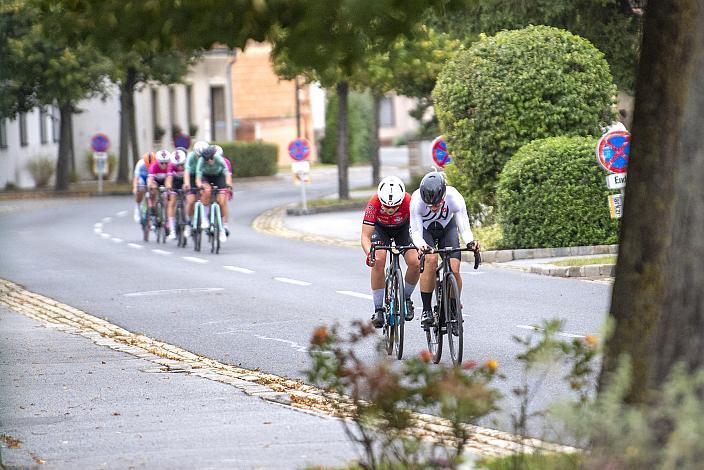 Podest ÖM Damen Kriterium. v.l. 2. Platz. Sylvia Gehnböck (AUT, Format RC),  Siegerin Verena Eberhardt (AUT, RC Südburgenland), Heurigen Grand Prix Klein-Engersdorf,  U23, Elite Damen und Herren