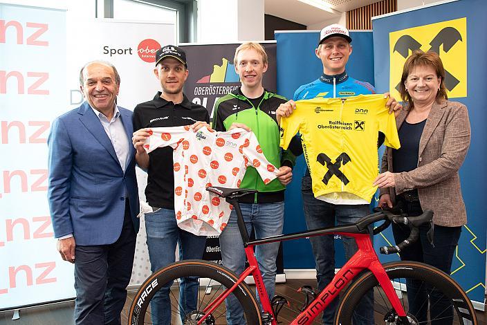 v.l. Paul Resch (Präsident LRV Oberösterreich), Riccardo Zoidl (AUT, Team Vorarlberg), Rainer Kepplinger (AUT, Hrinkow Advarics), Moran Vermeulen (AUT, Team Felbermayr Simplon Wels), Vizebürgermeisterin Karin Hörzing, Stadt Linz, Pressekonferenz Int. Raiffeisen Oberösterreich Rundfahrt (UCI Kat. 2.2), Olympiazentrum Linz  