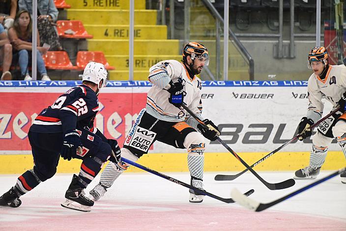 Marco Müller (Kassel Huskies), Marcel Witting (Steinbach Black Wings Linz), Kilian Rappold (Steinbach Black Wings Linz) Testspiel, Steinbach Black Wings Linz vs Kassel Huskies , Linz AG Eisarena 