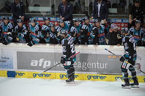 Linz feiert  EHC Liwest Black Wings Linz vs Dornbirn Bulldogs