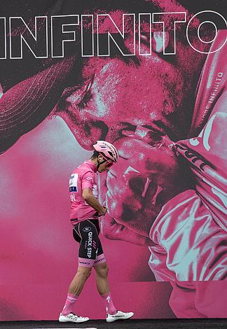 Joao Almeida (POR, Deceuninck - Quick Step) im Rosa Trikot des Gesamtführenden, Bassano del Grappa - Madonna di Campiglio   (203k) 17. Etappe, 103. Giro d Italia