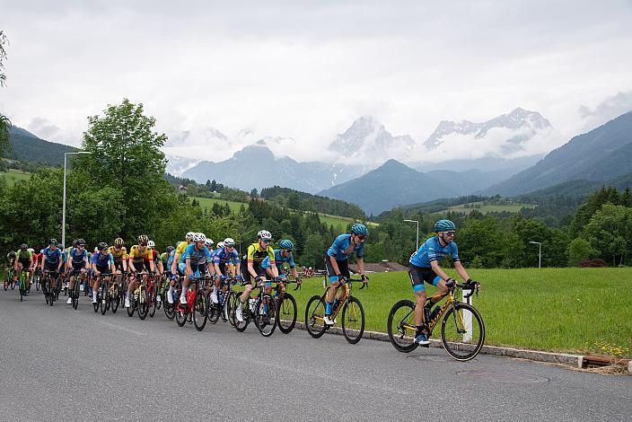 Das Peleton in Vorderstoder, 3. Etappe St.Florian/Asten  - Hinterstoder, Int. Raiffeisen Oberösterreich Rundfahrt UCI Kat. 2.2