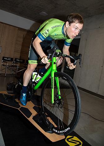 TIMON LODERER (GER, HRINKOW ADVARICS CYCLEANG) trainiert auf dem Saris Smarttrainer, Herren Elite, UCI Continental, Raiffeisen Hrinkow Bike Akademie