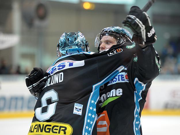 Danny Irmen und Andy Hedlund feiern (Liwest Black Wings Linz) und (EC VSV), EHC Liwest Black Wings Linz vs EC VSV, Play-Offs, Viertelfinale 