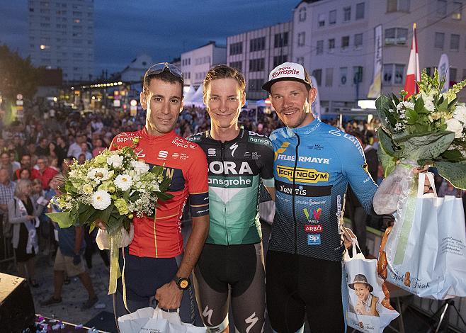 v.l. Vincenzo Nibali (ITA, Bahrain Merida Pro Cycling Team), Felix Grossschartner (AUT, Bora - Hansgrohe), Matthias Krizek (AUT, Team Felbermayr Simplon Wels) Wels Innenstadtkriterium