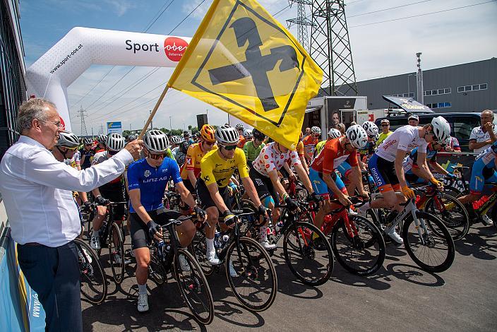 Start zur 1. Etappe Wels - Maria Schmolln, Int. Raiffeisen Oberösterreich Rundfahrt UCI Kat. 2.2