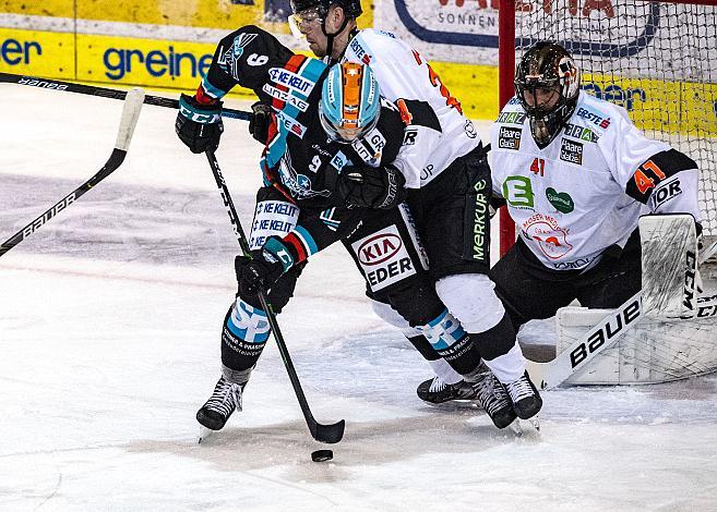 Im Bild: Rick Schofield (EHC Liwest Black Wings Linz), Tormann Christopher Nihlstorp (Moser Medical Graz 99ers) Eishockey,  EHC Liwest Black Wings Linz vs Graz 99ers