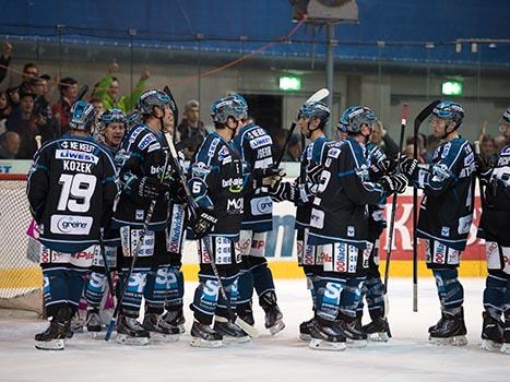 Linz feiert, EHC Liwest Black Wings Linz vs EC Red Bull Salzburg