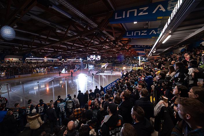 Fans der Steinblach Black Wings Steinbach Black Wings Linz vs EC Red Bull Salzburg, Playoffs, 2. Viertelfinale, Linz AG Eisarena
