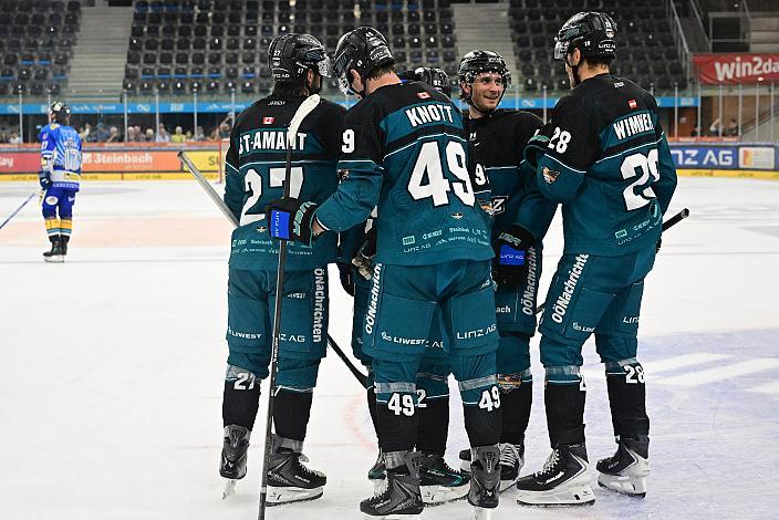Die Steinbach Black Wings Linz feiern das Tor zum 2. zu 0 Testspiel Steinbach Black Wings Linz vs EC VSV, Linz AG Eisarena 