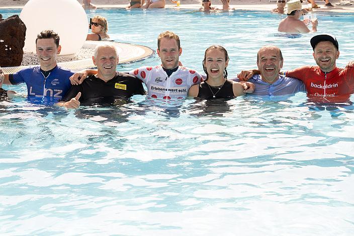 vl. Lander Loockx (BEL, Team Deschacht - Group Hens - Containers Maes), Daan Soete (BEL, Team Deschacht - Group Hens - Containers Maes), Paul Resch (Präsident LRV Oberösterreich), Daniel Federspiel (AUT, Team Felbermayr Simplon Wels)1. Etappe Eferding - Geinberg, Int. Raiffeisen Oberösterreich Rundfahrt UCI Kat. 2.2