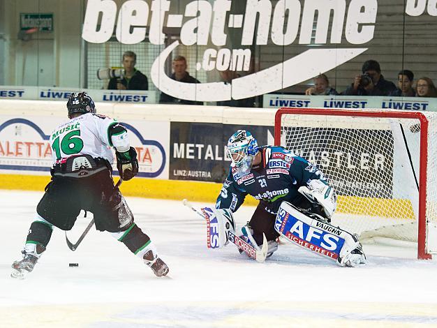 Tormann Michael Ouzas, Linz und Ales Music, Laibach, EHC Liwest Black Wings Linz vs HDD Telemach Olimpija Ljubljana