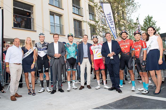 Paul Resch (Präsident LRV Oberösterreich),  Michael Gogl (AUT, Team Qhubeka Assos), Wirtschafts- und Sport-Landesrat Markus Achleitner (Oberösterreich), Simon Geschke (GER, Cofidis), Sebastin Schönberger (AUT, B&B Hotels P/B KTM), Bürgermeister Dr. Andreas Rabl, Wels , Marco Haller (AUT, Bahrain - Victorious), Hermann Pernsteiner (AUT, Bahrain - Victorious)  Innenstadtkriterium Wels, Radsport, Kriterium