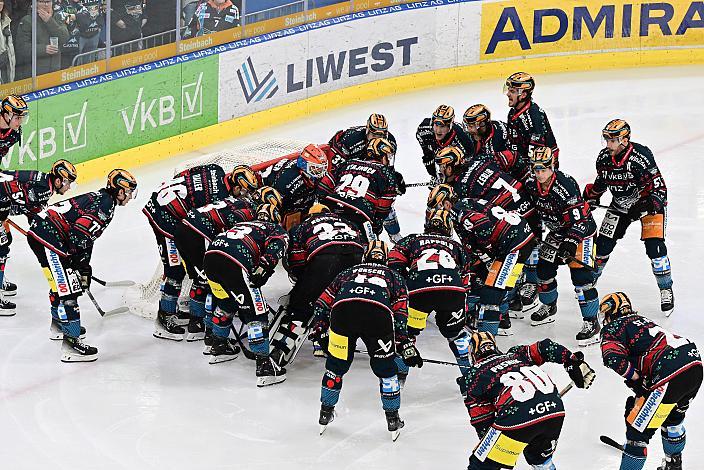 Das Team der Steinbach Black Wings Linz Weihnachtsspiel, Steinbach Black Wings Linz vs HC TIWAG Innsbruck - Die Haie , Linz AG Eisarena