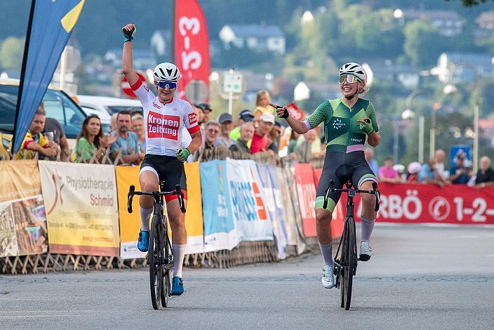 Siegerin Lydia Ventker (GER, MAXX-Solar Linding Woman Racing RG), 2. Platz Helena Bieber (GER, MAXX-Solar Linding Woman Racing RG) Braunau, Kriterium, ÖRV RadLiga, Radsport, Radliga, ÖRV, Damen Elite,