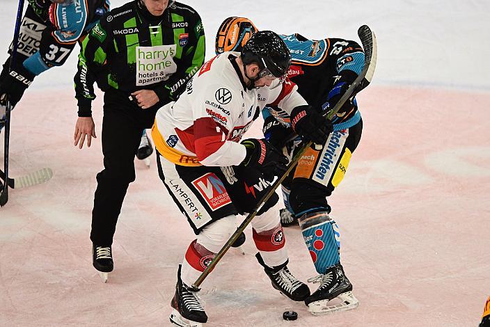 Kevin Macierzynski (Pioneers Vorarlberg), Sean Collins (Steinbach Black Wings Linz) Win2Day ICE Hockey League,  Steinbach Black Wings Linz vs Pioneers Vorarlberg,  Linz AG Eisarena 