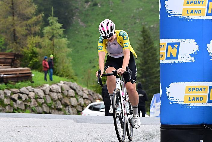 Nikola Bajgerova (CZE, MAT Atom Deweloper Wroclaw) im Gelben Trikot der Gesamtführenden 02.06.2024. 4. Etappe, Waidhofen an der Ybbs. - Hochkar,  Sportland NOE WOMENS  KIDS Tour