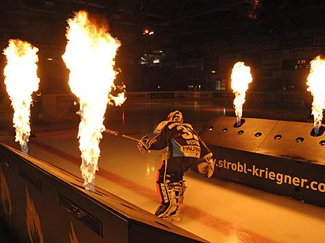 Alex Westlund, Tormann, Linz, bei der Begruessung, EHC Liwest Black Wings Linz vs. EC KAC