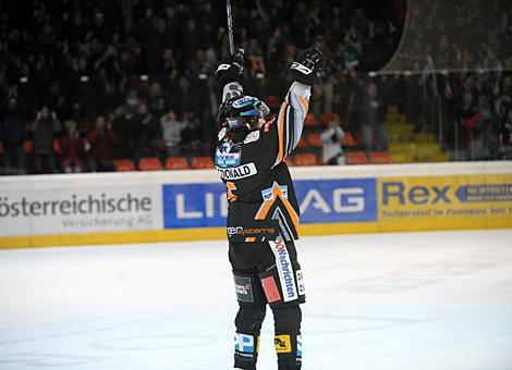 Franklin MacDonald Liwest Black Wings Linz Torschuetze zum 4 zu 2 gegen den EC VSV