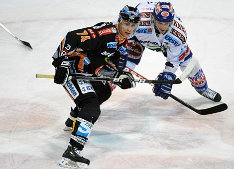 Daniel Oberkofler Liwest Black Wings Linz und Christian Ban EC VSV