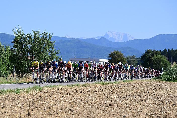 das Peloton vor dem Totengebirge 2. Etappe,  51. Int. Oberösterreich Junioren Rundfahrt, Eberstalzell - Eberstalzell