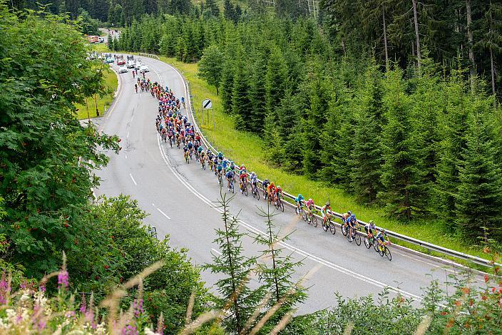 Das Peleton am Felbertauern,  4. Etappe Kitzbuehel - Prägraten  70. Österreich Rundfahrt 