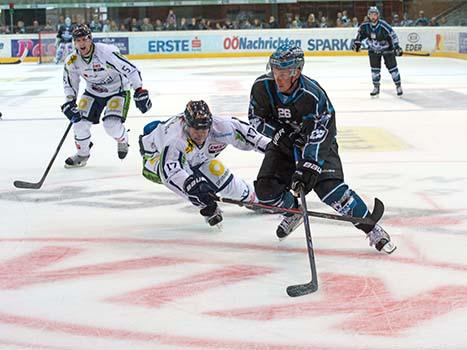 Rob Hisey, Linz und Florian Ondruschka, Straubing, EHC Liwest Black Wings Linz vs Straubing Tigers