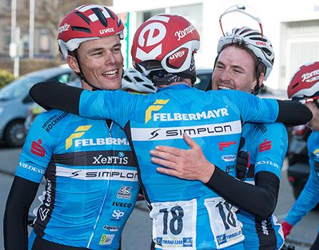 v.l. Daniel Schorn (Team Felbermayr Simplon Wels), Markus Eibegger, AUT (Team Felbermayr Simplon Wels), Stephan Rabitsch, AUT (Team Felbermayr Simplon Wels) feiern im Ziel 