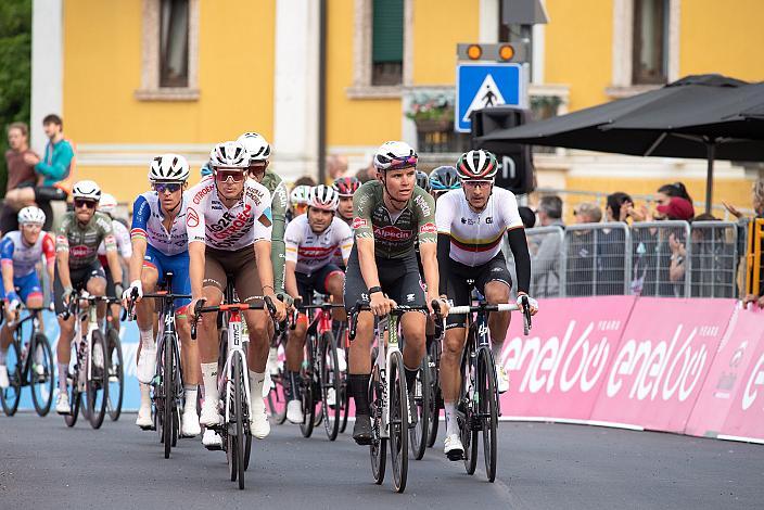 Senne Leysen (BEL, Alpecin-Fenix),  und Gruppe, Stage 17 Ponte di Legno - Lavarone, 105. Giro d Italia, UCI Worl Tour